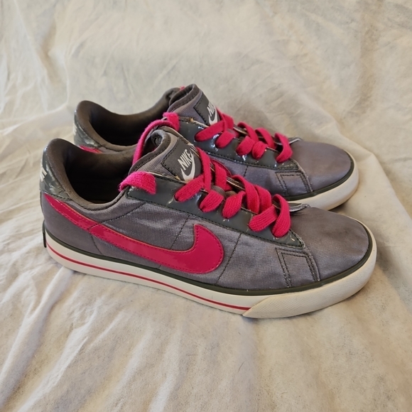 Size 7 Nike Womens Sweet Classic Stealth Cherry Sport 408182 061  Gray And Pink - Picture 3 of 9